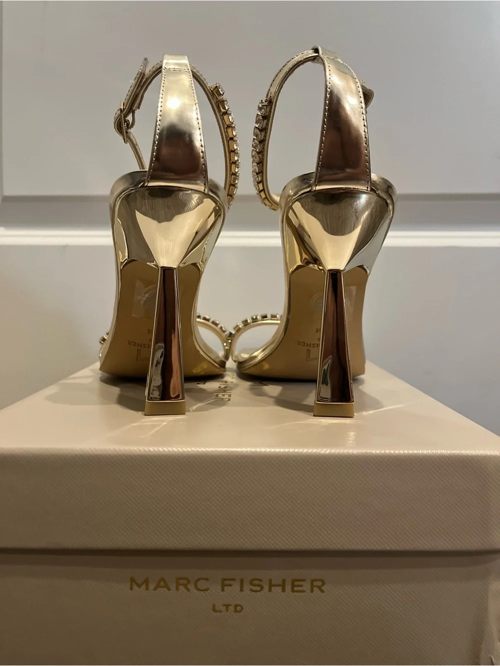 Marc Fisher LTD NWOB Karima Ankle Strap Sandal Heels In Gold Tone Size 6.5